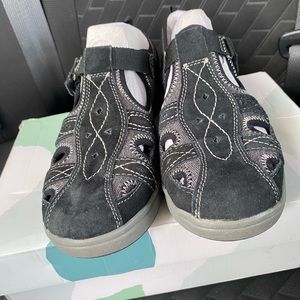 Earth Origins Womens Black Suede size 8